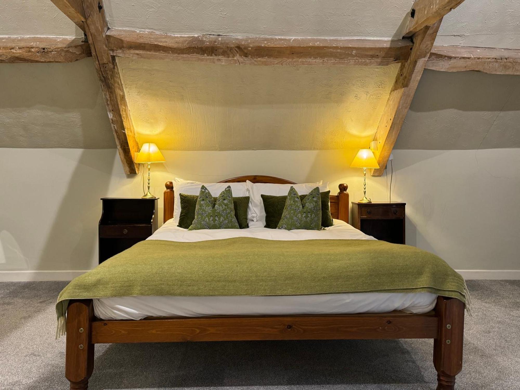 Hotel Neeld Arms Grittleton Exteriér fotografie