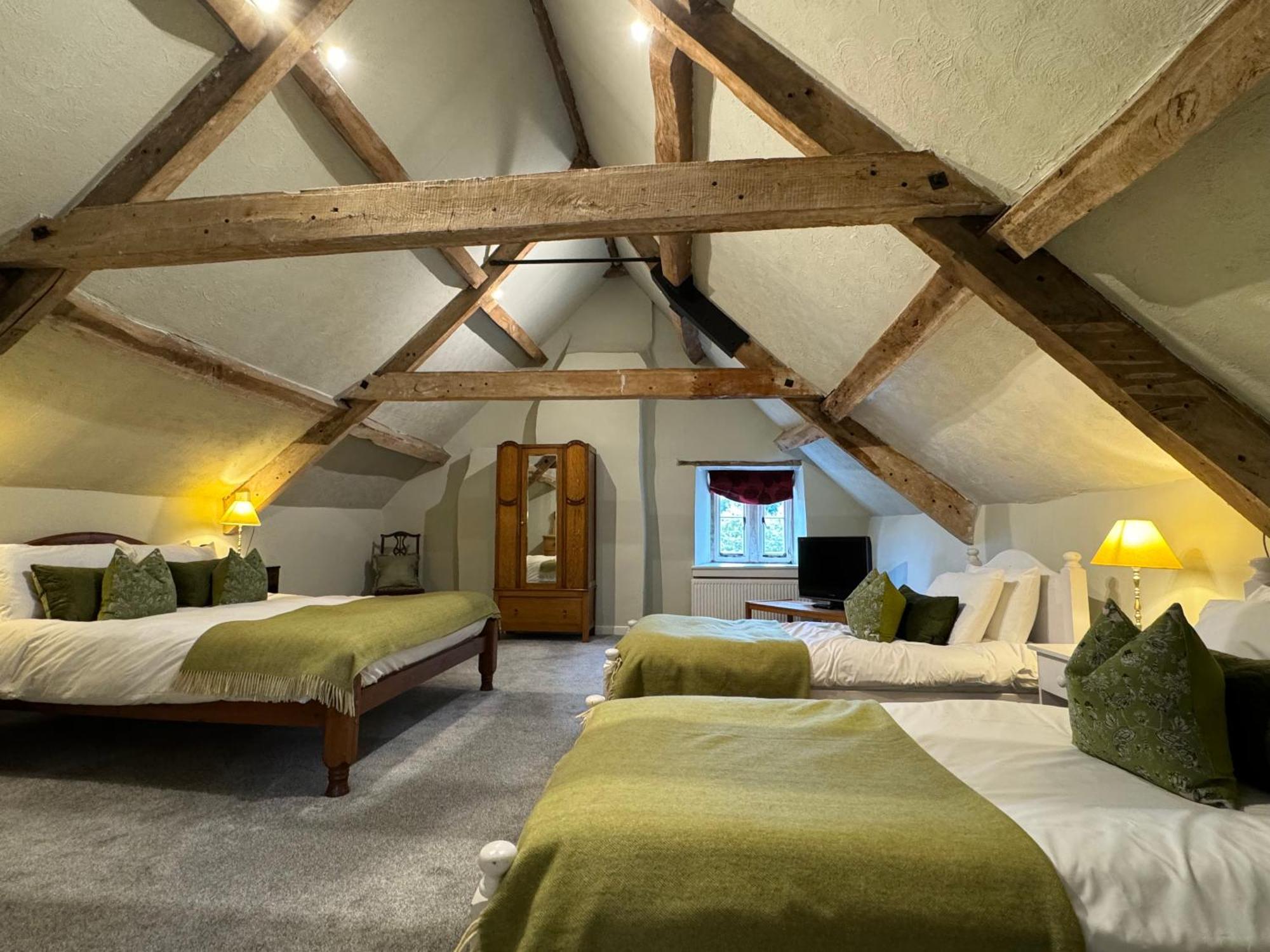 Hotel Neeld Arms Grittleton Exteriér fotografie